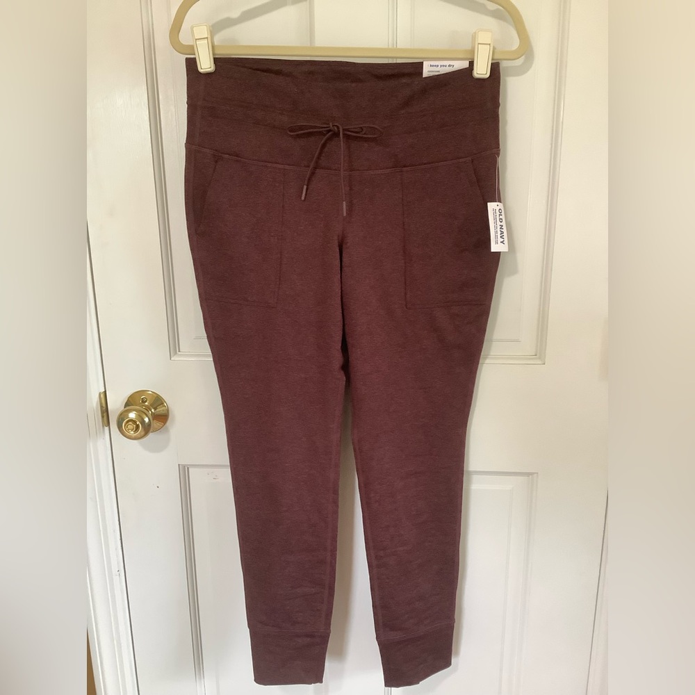 Old Navy Cozecore GoDry joggers with phone pocket. NWT. LG petite
